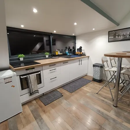 De Charme Centre Apartment